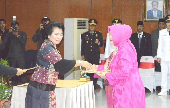 Pelantikan Ketua Dekranasda Bangka Barat Periode 2016-2021,  Ibu Anisa Parhan Ali