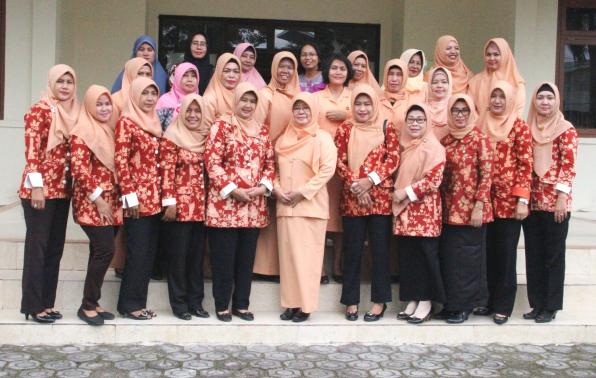 Foto Bersama di Halaman Kantor Disnakertrans Pemprov Kep Babel